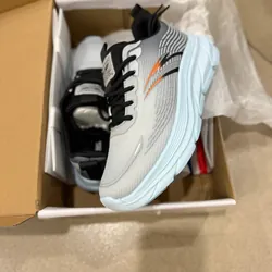 Giày thể thao nữ - size 38 (mới) 697218