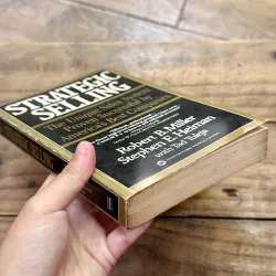 Strategic Selling - Robert B. Miller, Stephen E. Heiman, Tad Tuleja 730949