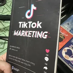 Sách lộn xộn có 7 cuốn 688199