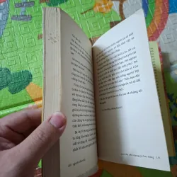 Con chó nhỏ mang giỏ hoa hồng 1037103
