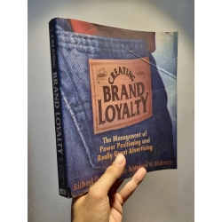 CREATING BRAND LOYALTY : The Management of Power Positioning and Really Great Advertising - Richard D. Czerniawski & Michael W. Maloney