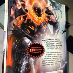 MARVEL AVENGERS - THE ULTIMATE CHARACTER GUIDE - Updated and expanded (DK) 470328