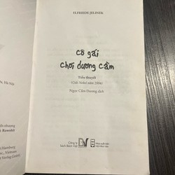 Cô Gái Chơi Dương Cầm 190453