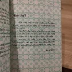 cuốn sách thơ có tên là "Bông Hồng Dáng Thần Cỏ" do Phương Quỳnh tuyển chọn 1032204