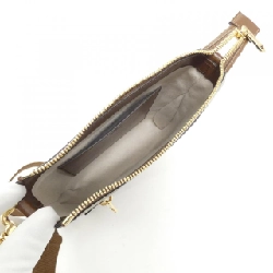 Túi đeo vai GG RETRO 681021 92THG của Gucci 613382