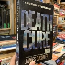 THE DEATH CURE : THE MAZE RUNNER SERIES - JAME DASHNER 120529