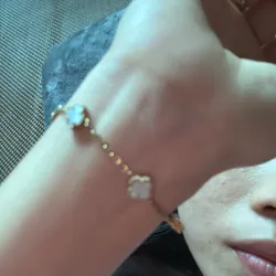 Vòng tay cỏ may mắn 565079