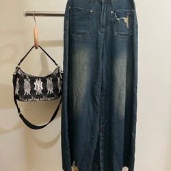 Quần jean ống rộng. Hàng QCCC loại 1- sz S eo 64cm đổ lại mặc vừa. Màu xanh jean.Mới 99%. 