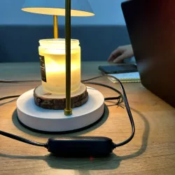 Đèn bàn trang trí để bàn hình chóp kết hợp đế gỗ dạng đứng nhỏ gọn 707505