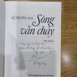 Sách có chữ ký tác giả. SÔNG VẪN CHẢY. Lê Trường Đại 453317