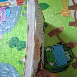 Junie B. Jones và chiếc xe buýt bốc mùi ngớ ngẩn 927035