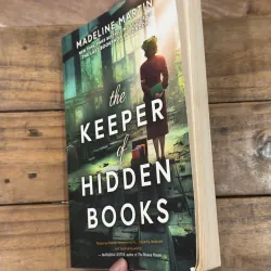 The Keeper of Hidden Books - Madeline Martin 752906