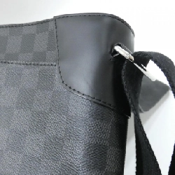 Túi xách chéo Louis Vuitton Damier Graphite District MM N41029 - Hàng hiệu Chính hãng 801983