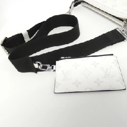 Túi đeo vai Louis Vuitton Taiga Rama Gaston Wearable Wallet M30935 613686