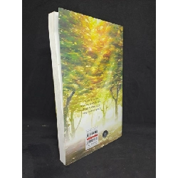 Người là tháng tư của thế gian 2019 mới 80% bị móp bìa HCM2107 911792