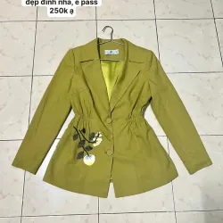 Áo khoác Hồng Vic hoa thêu sz M