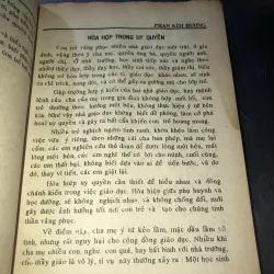 Thuật ứng xử giữa cha mẹ với con trẻ trong gia đình - Phan Kim Hương 958722