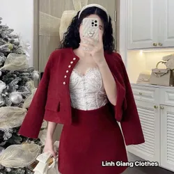 Sét dạ đỏ, có 2 chi tiết áo và chân váy 731016
