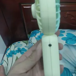 Quạt tích điện mini còn mới pin cầm lâu 1023225