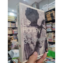 THE GO-BETWEEN - L.P. Hartley (Penguin Modern Classics)