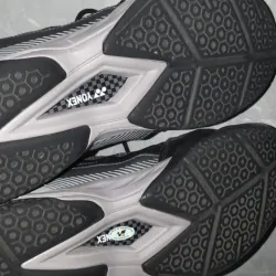 Yonex Voltrex size42 màu đen ( cam kết hàng chính hãng có box) tình trạng :95% 792590