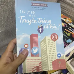 Tâm lý học nói gì về truyền thông xã hội