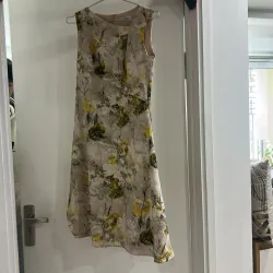 Váy hoa vàng Fiona