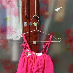 Áo thun dài tay nữ có cổ polo và thiết kế gân tâm áo 2 dây 