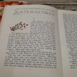 Sách truyện màu tiếng Anh khổ lớn. THE SUN'S STOREHOUSE. 3TH print 1981 in tại Nga 758698