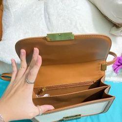 Túi Charles & Keith đeo chéo 20cm 461788