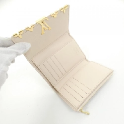 Ví Louis Vuitton Trillon Portefeuille Capucines Compact M11363 623400