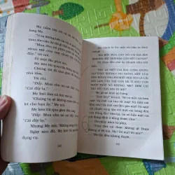 Junie B. Jones Có Con Quái Vật Dưới Gầm Giường 927033