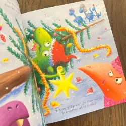 Yikes, Santa-CLAWS! 973931