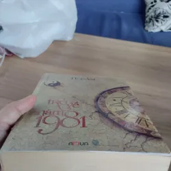 cuốn tiểu thuyết ngôn tình "Trở Về Năm 1981" của tác giả Tú Cẩm.
 997194