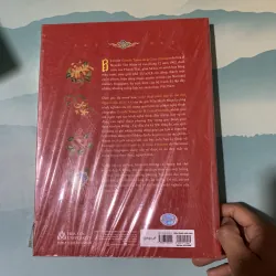 Nghệ thuật minh hoạ áo mũ thời nguyễn đầu thế kỷ XX 1013417