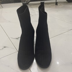 Bốt vải cao cổ Lemino size 36 đã sử dụng( còn tương đối mới do rất ít dùng)