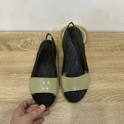 Giày crocs 2hand size w6-36/37 độ mới cao hình chụp thật 989531