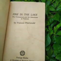 Fire in the lake của Frances Fitzgerrald  1001282