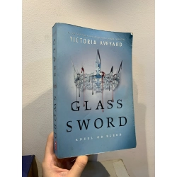 GLASS SWORD: Kneel or Bleed - Victoria Aveyard