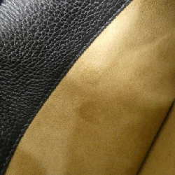 【Sản phẩm mới】Túi đeo vai PEBBLE MESSENGER SMALL BANBPCBX01 của Loewe 611071