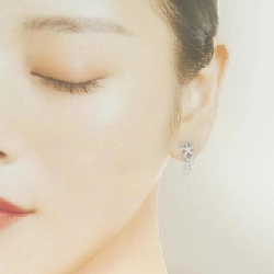 Bông tai kim cương hoa K18WG - Hàng hiệu chính hãng 872158