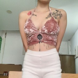 Áo croptop nhung hồng