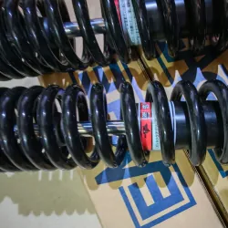 Bán phuộc sau, fullbox mới toanh 99%, cao 355mm. 
600k. 1025903