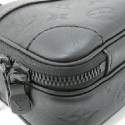 Túi đeo vai Louis Vuitton Monogram Shadow Alpha Wearable Wallet M82544 - Hàng hiệu Chính hãng 766470