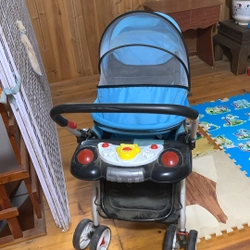 Xe đẩy cho bé có màn chụp.  526443