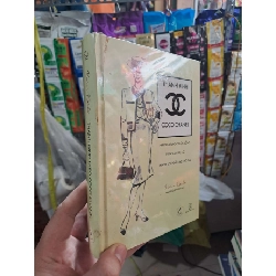 Thánh Kinh Theo Coco Chanel - Karen Karbo 2017 mới 80% ố bìa cứng KỸ NĂNG HCM3012 750402