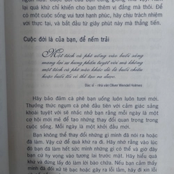 Bên ly cà phê, cuộc sống nói gì?" của tác giả Phạm Anh Tuấn.  496482