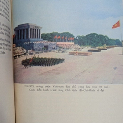Việt Nam Đất Nước Anh Hùng - tặng sách Làm Nên Sự Nghiệp (trị giá 99K) 491021