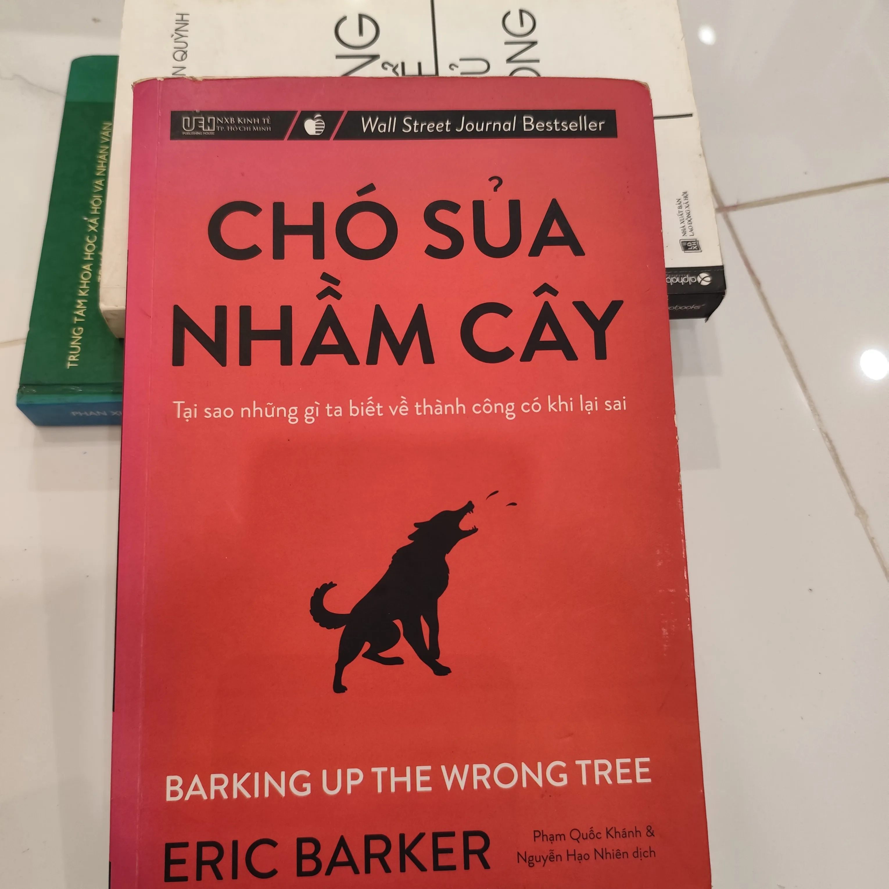 Chó sủa nhầm cây by  - Sách Book Cover - Ngọc Hiển Books