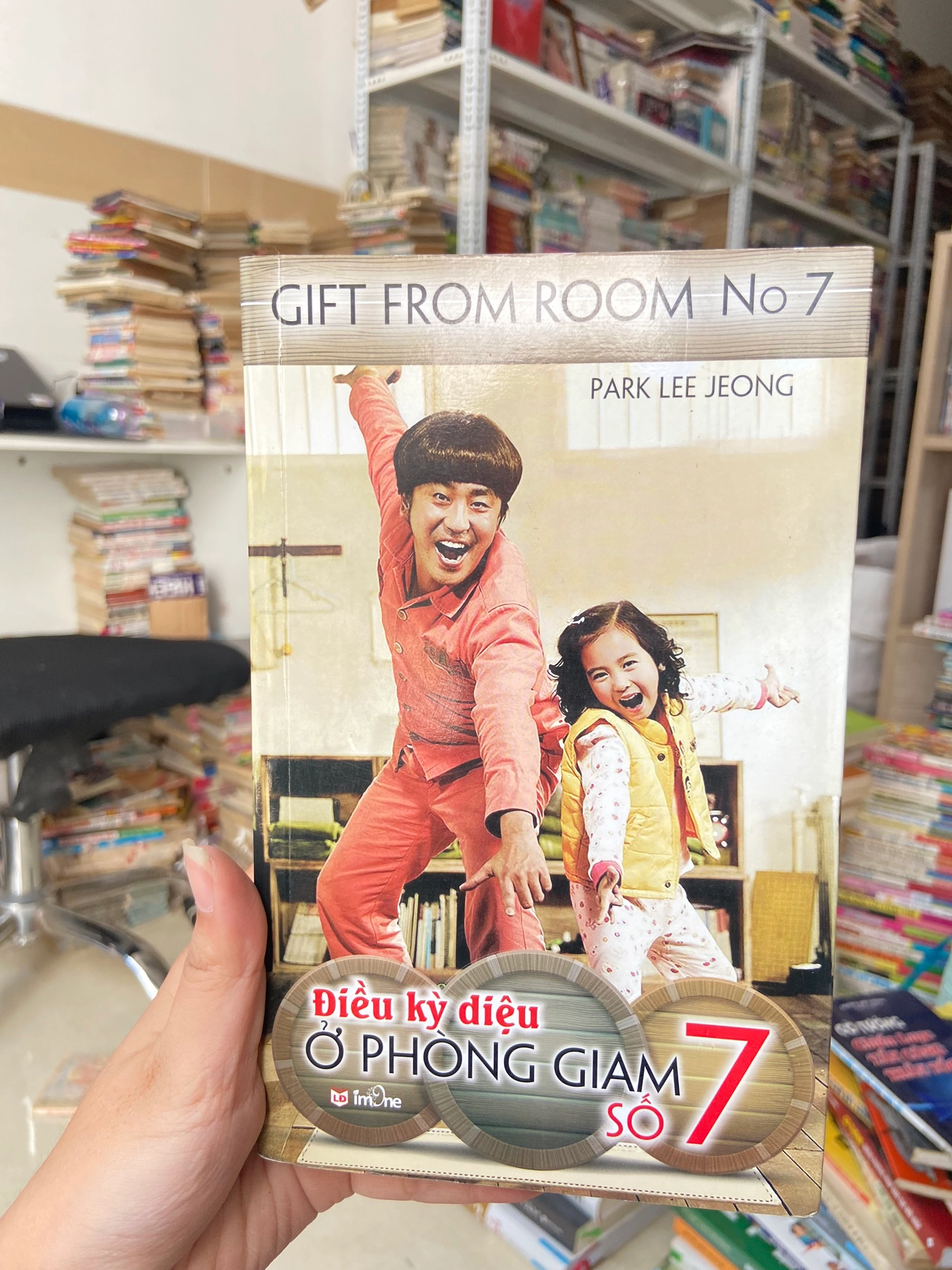 Điều Kỳ Diệu Ở Phòng Giam Số 7 by  - Sách Book Cover - Ngọc Hiển Books